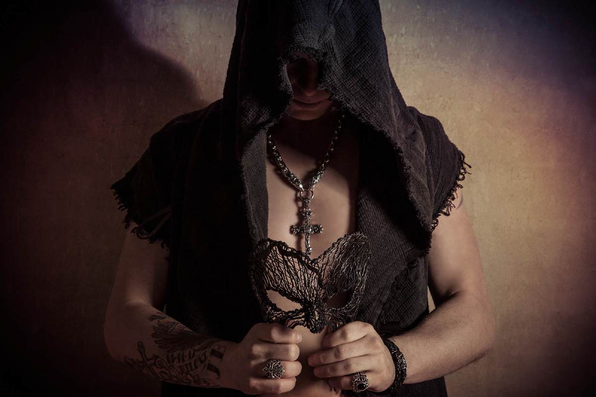 THE DARK TENOR THE DARK TENOR