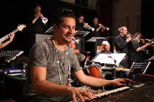NERLY BIGBAND - Raphael Wressnig, Hammond Organ